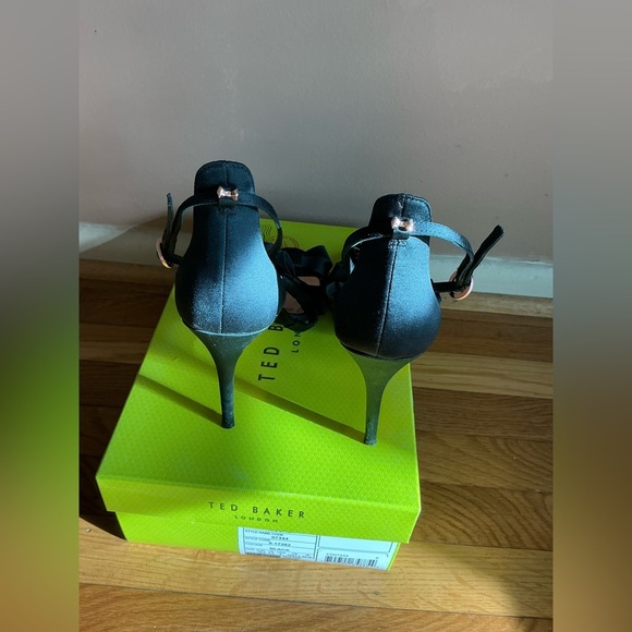Ted Baker London Nuscala Black Satin Bow Heels EU 38.5 / US 8 Rose Gold Detail - Picture 2 of 8